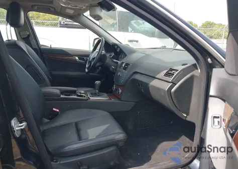 2009 Mercedes-Benz C 300 Sport 4Matic z USA, uszkodzony, nr VIN WDDGF81X99F199525